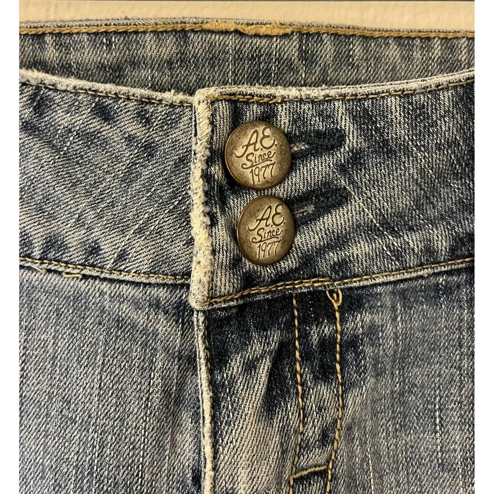 Vintage American Eagle Women's Size 8 Regular Blue Jeans Light Wash Distressed